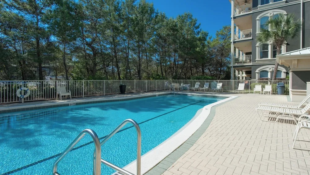 5 Minutes to Beach - Large Complex Pool