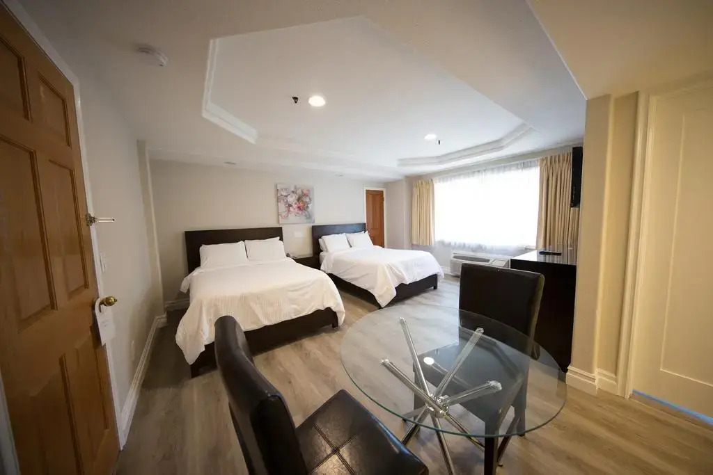 Wilshire Crest Hotel