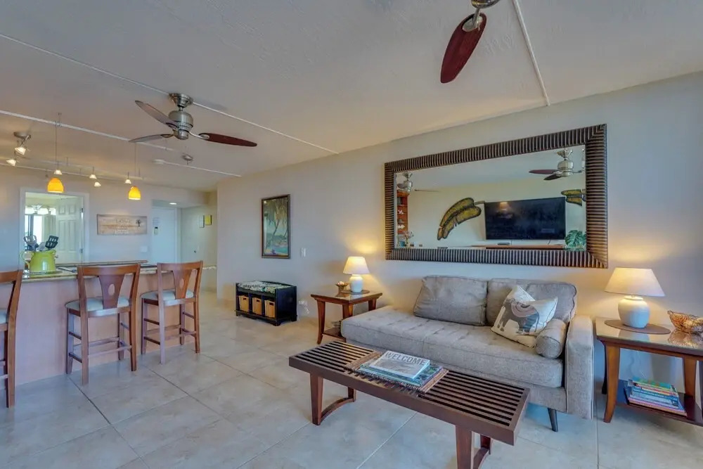 Kona Pacific Top Floor Retreat: Ocean View & Pool!