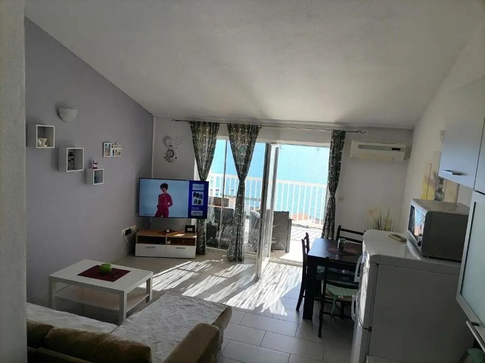 Apartment Sutalo with Hot Tub