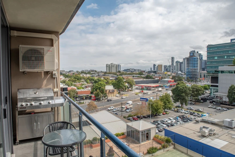 South Melbourne 2 Bed Parking