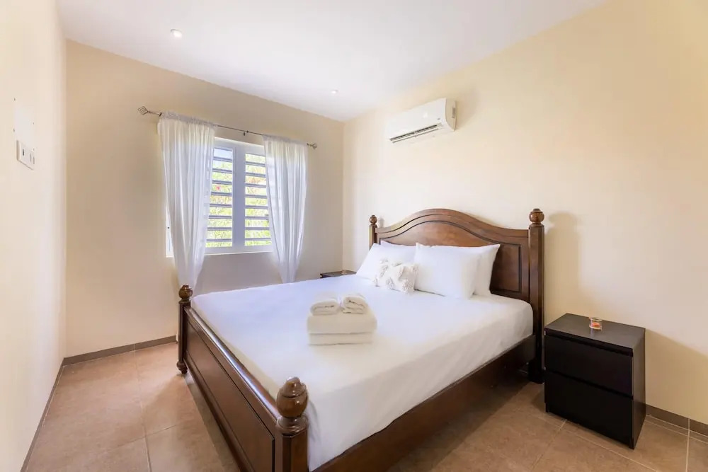 Charming 2BR Apt With Tropical Garden Pool