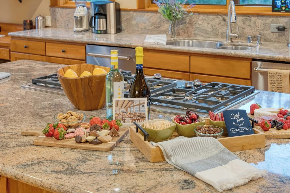 Cedars at Palisades by Avantstay Hot Tub, Resort Access, and Mountain Views