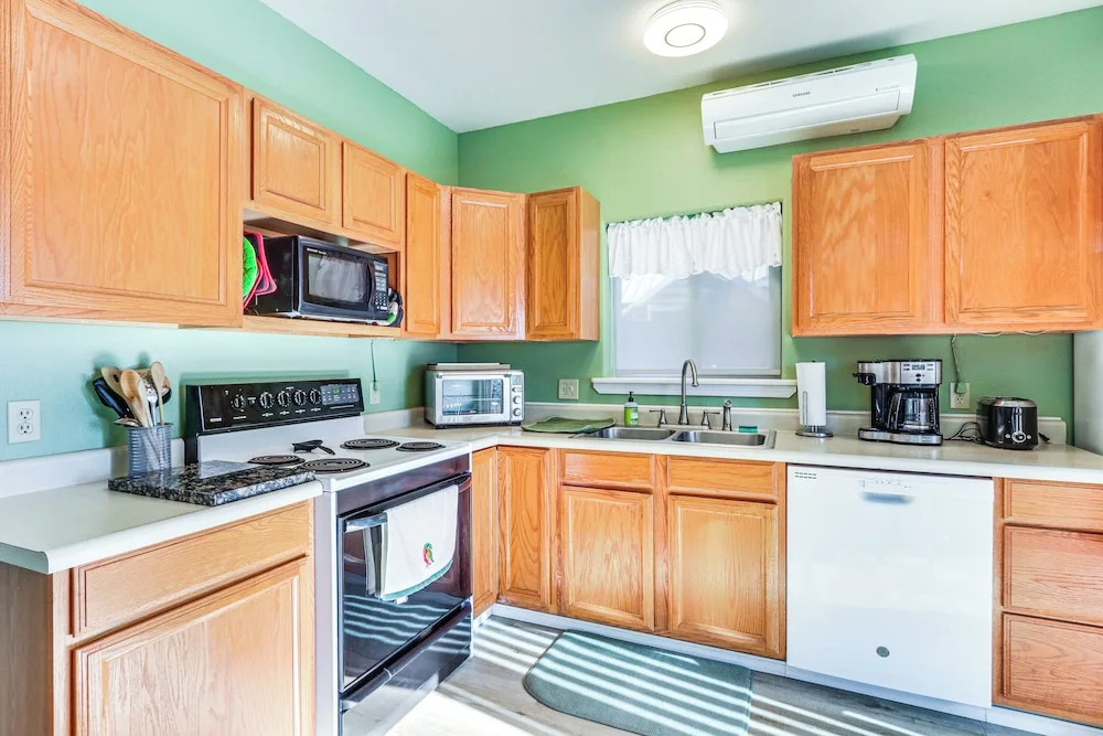 Harrison Home w/ Grill & Lake Views: Walk to Town!