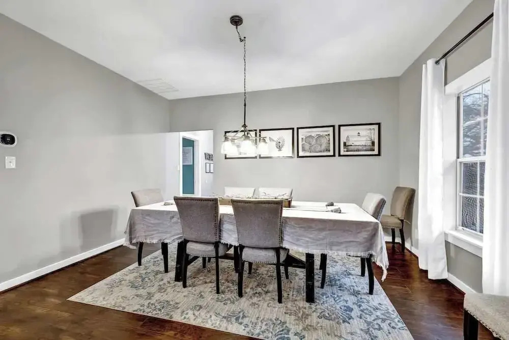 The Country Haus: Quaint Home 1 Mile From Downtown