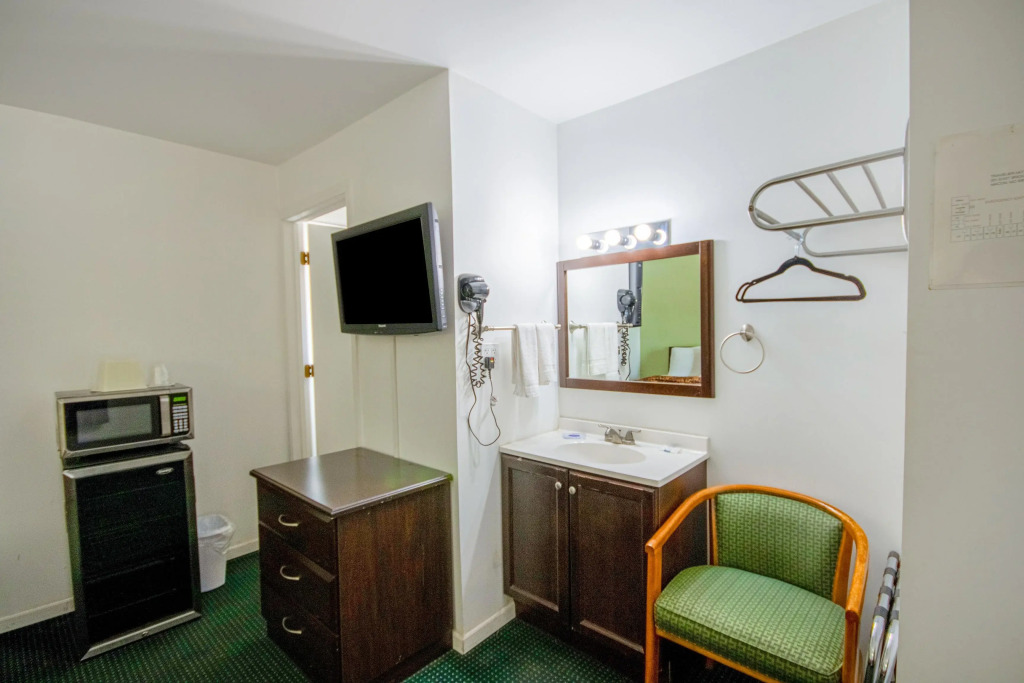 Travelier Motel