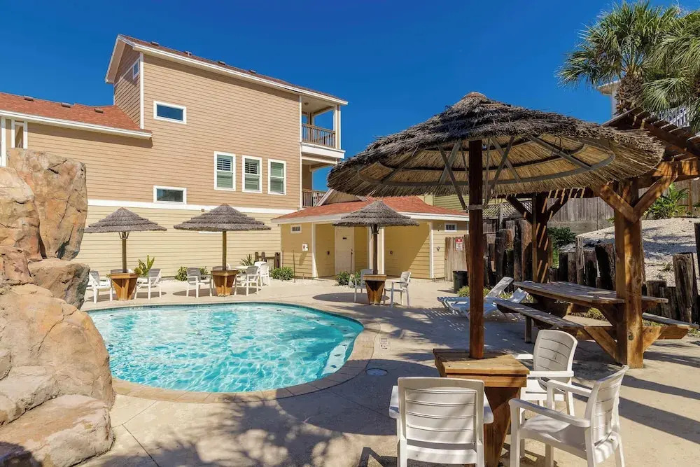Fun 4 Bedroom Resort Pool Sleeps 12