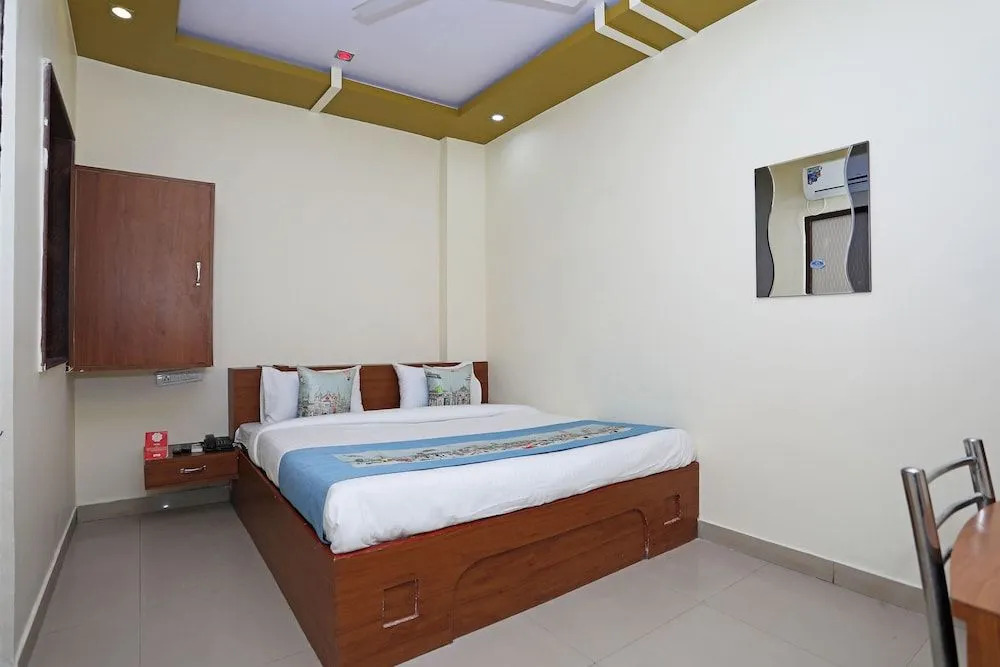 OYO 10413 Hotel Royal Plaza