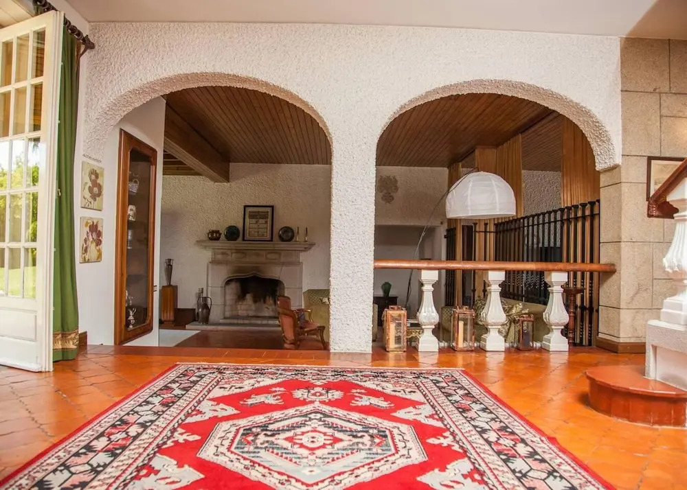 Captivating 6-bed House in Grijó