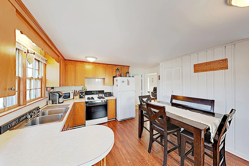 New Listing! Charming Port - Walk To Beach 3 Bedroom Home