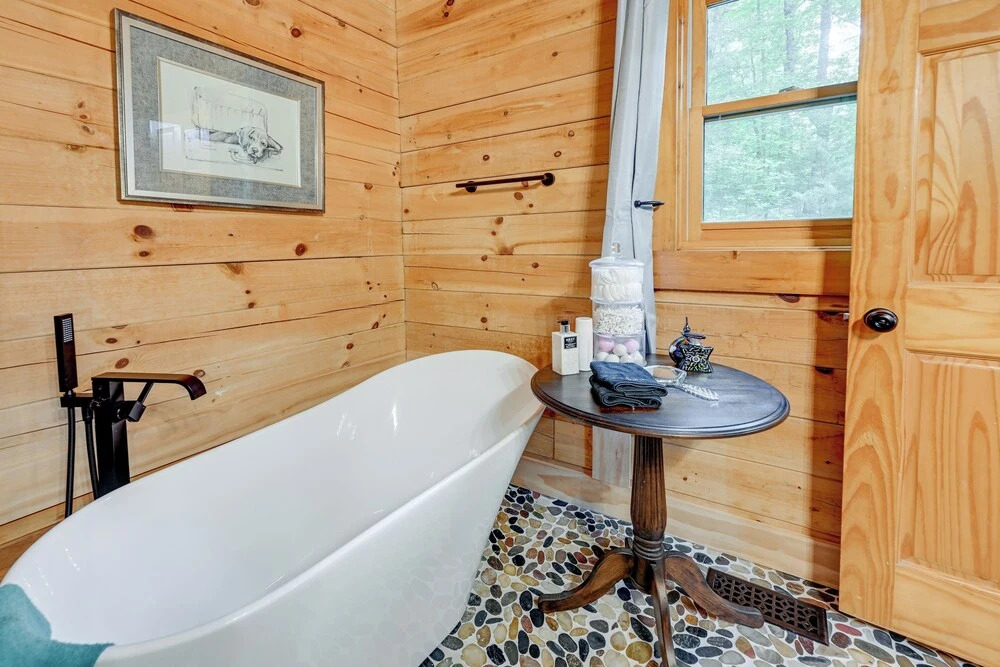 Scenic Blue Ridge Cabin Rental w/ Resort Amenities