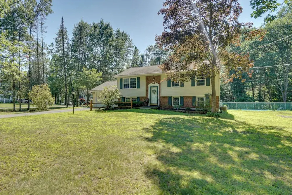 Pool + Fire Pit! Unbeatable Belmont Stakes Getaway