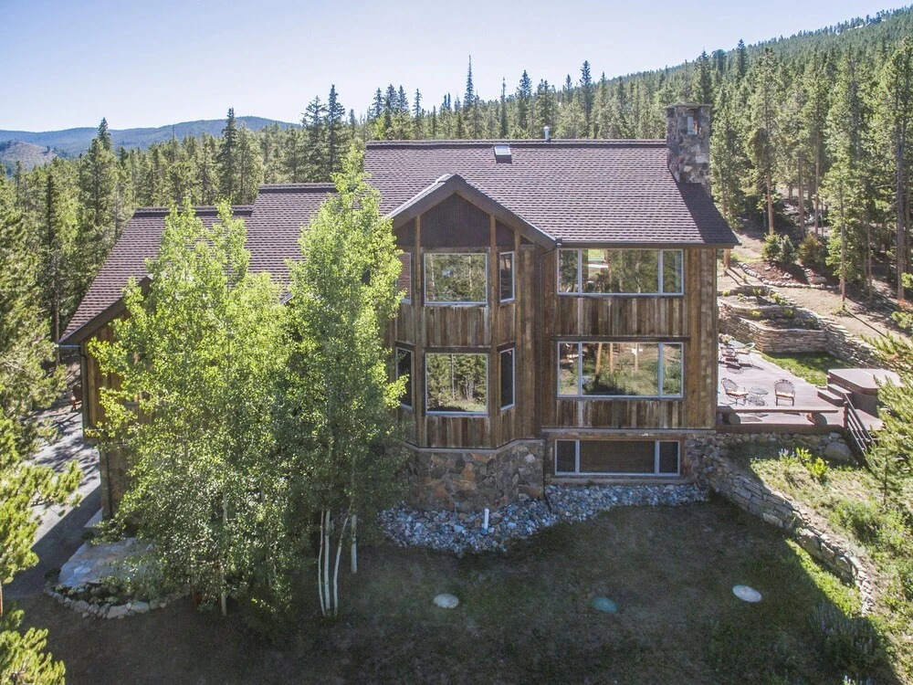 Alpenglow Peaks Lodge