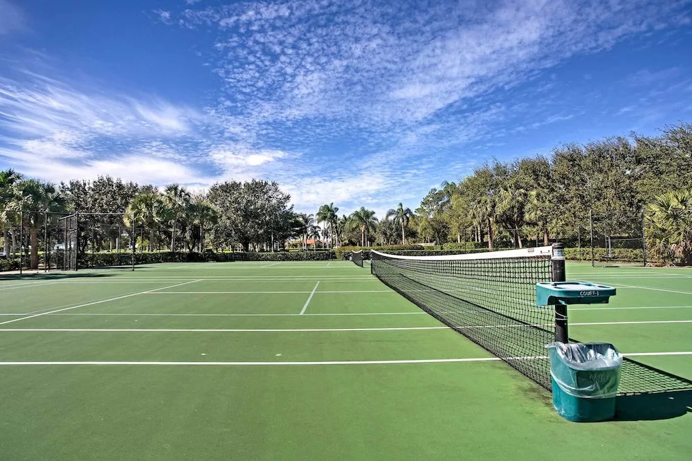Naples Condo w/ Golf View & Resort-style Amenities
