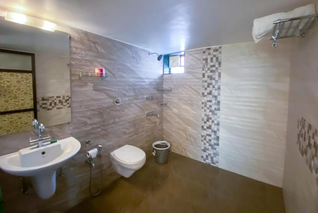 SHANUS SEASIDE INN - A Family-Run Guesthouse just 100 metres from Candolim Beach