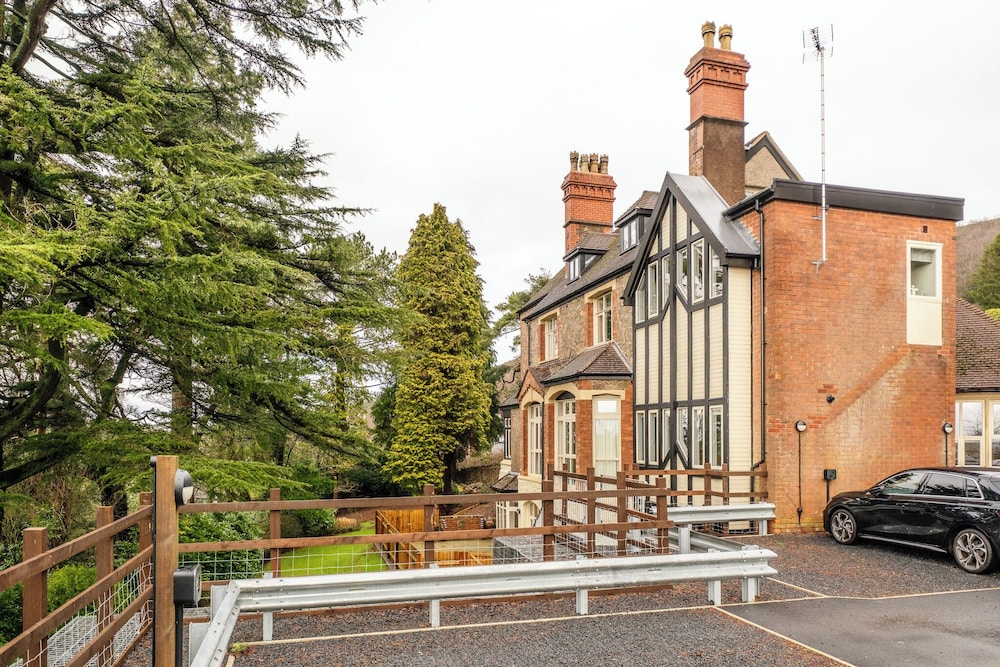 Beautiful 2 Bedroom Apartment in Malvern