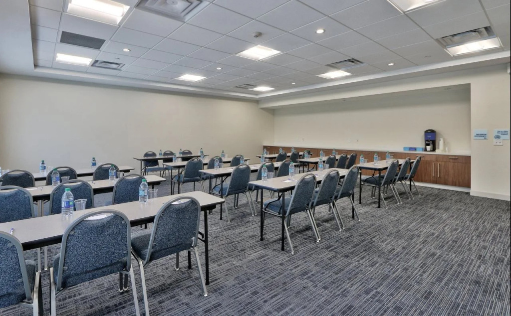 Holiday Inn Express & Suites - Roswell by IHG