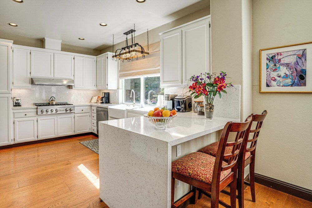 Fairfield Wine Country Getaway w/ Backyard Oasis!