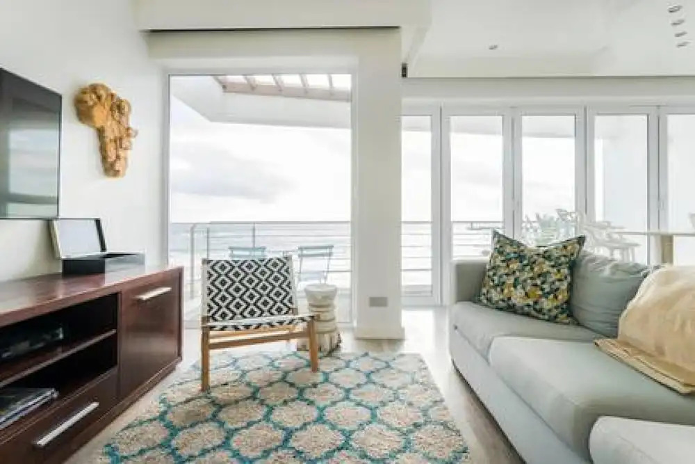 Beautiful Holiday Apartment Overlooking the Beach Modoco