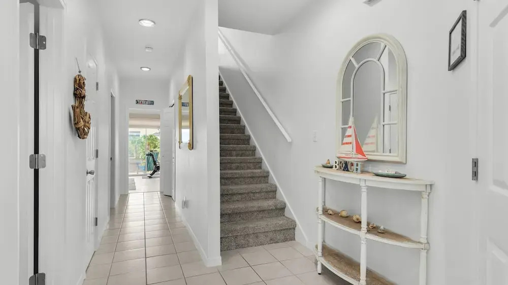 .2 Miles From Beach, Bright and Modern Townhome, 3bd, 3bth