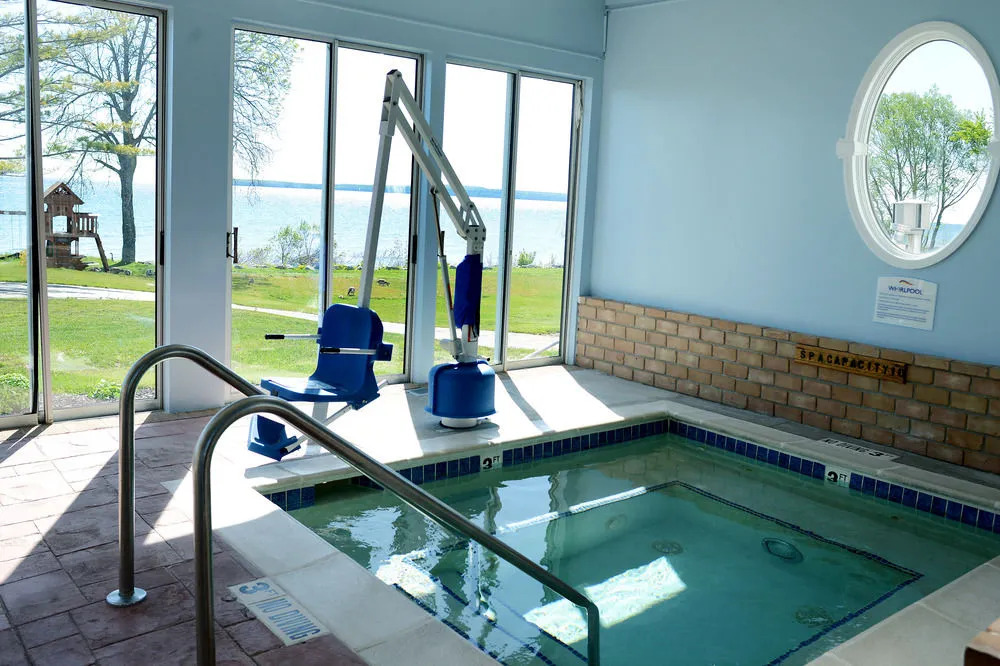 Baymont Inn & Suites St. Ignace Lakefront