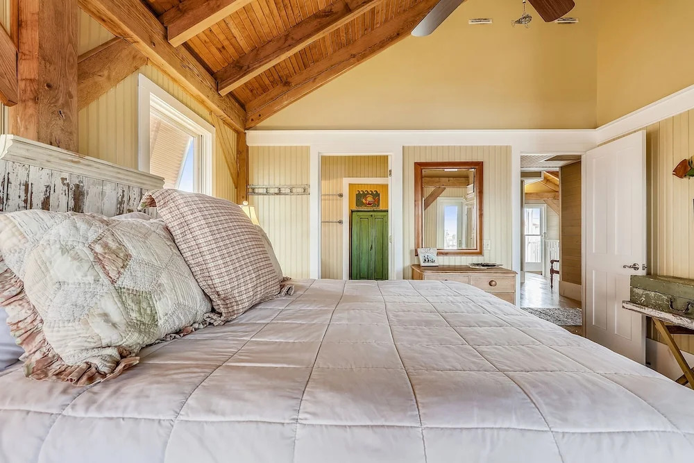 Sugar Shack 4 Bedroom Home by RedAwning
