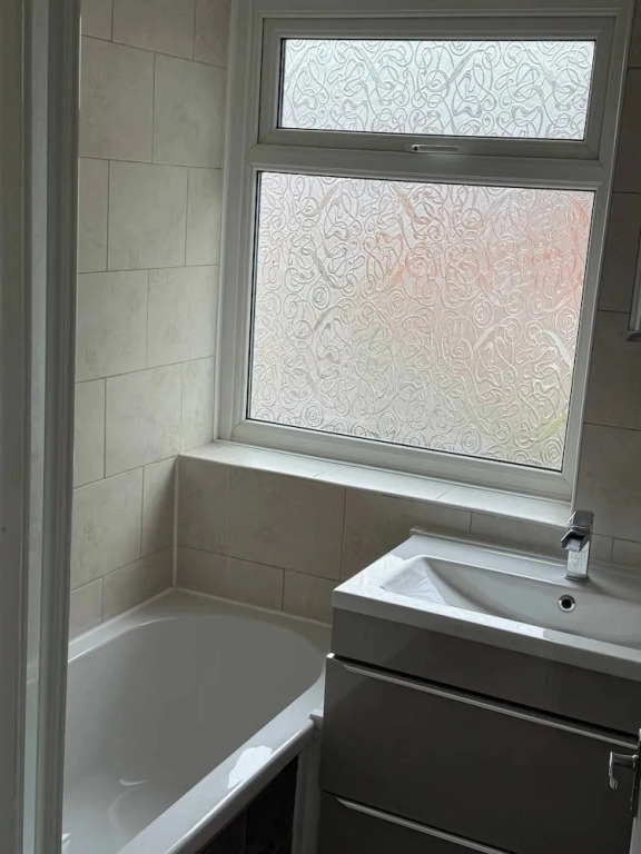 Bright 3-bed House · 6 Min to Elizabeth Line