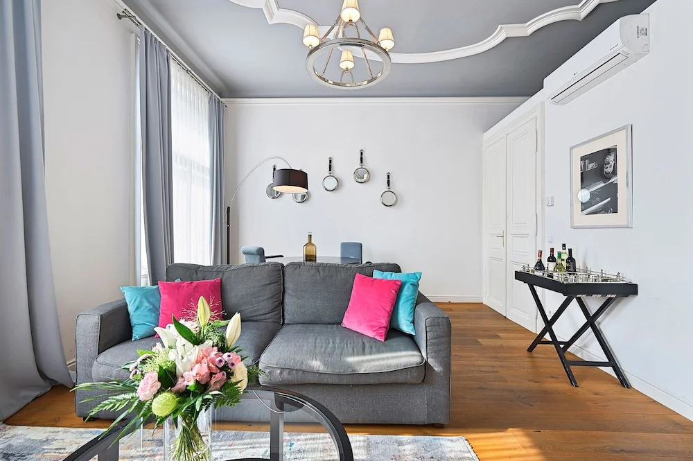 6 Rooms - 1070