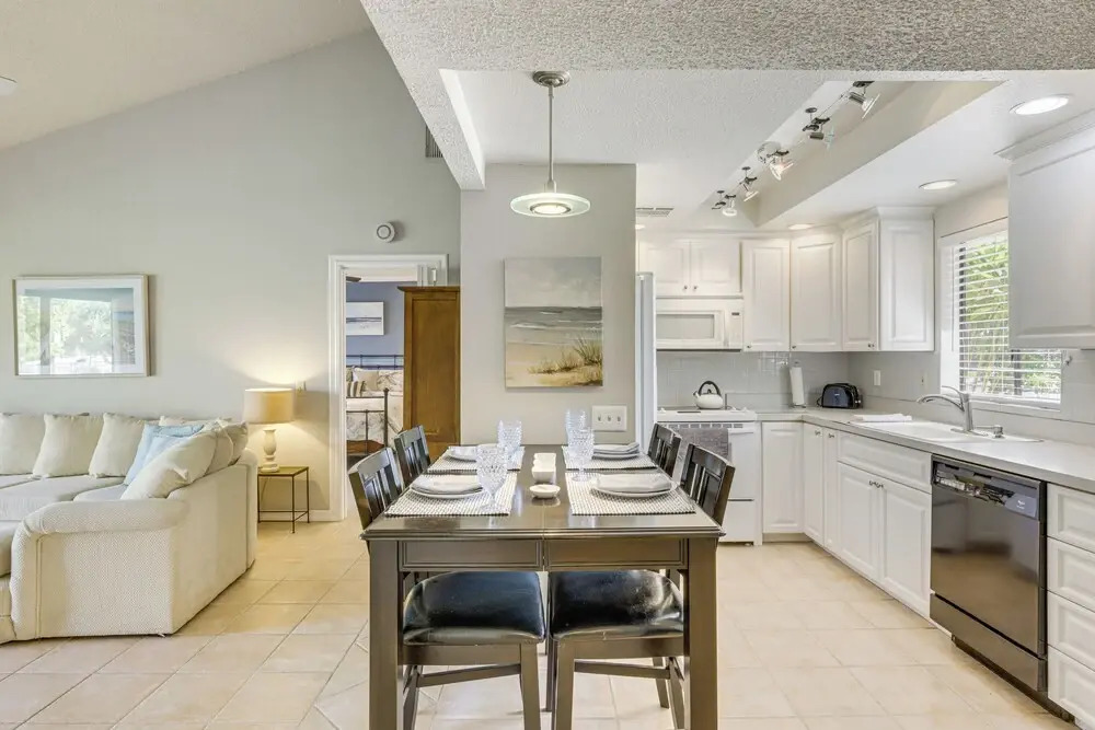 Golf & Swim: Country Club Condo in Palm Desert