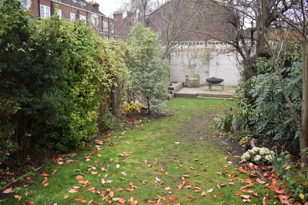 Shepherd's Bush 2 Bedroom Home