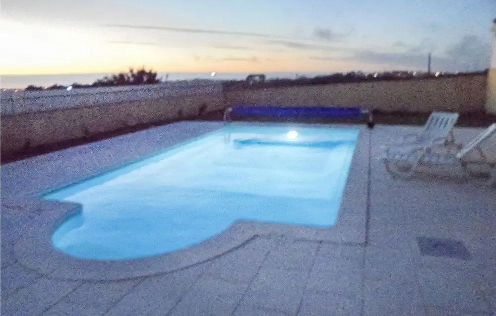 Stunning home in Ventosa do Mar w/ WiFi, 4 Bedrooms and Outdoor swimming pool