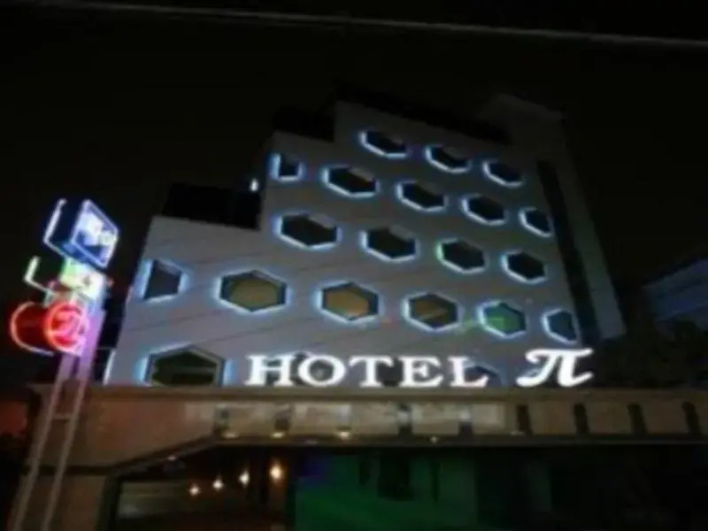 Pi Tourist Hotel