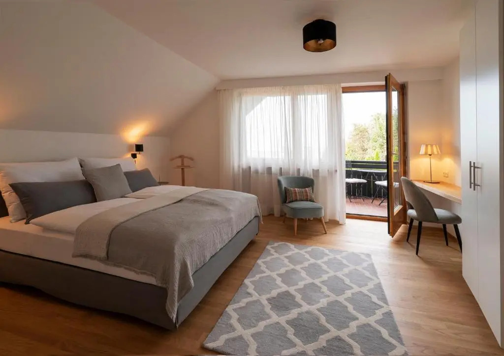 Haus4Zimmer mit Seeblick - einfacher Luxus, pur