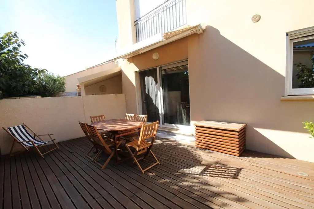 80m de la plage Appartement climatisé plein sud au rdc d'une maison 1 chambre 4 couchages terrasse et cour LXTURBOT7