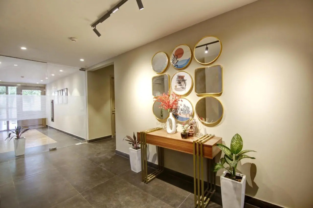 Saltstayz Select - Golf Course Road & Sector 27