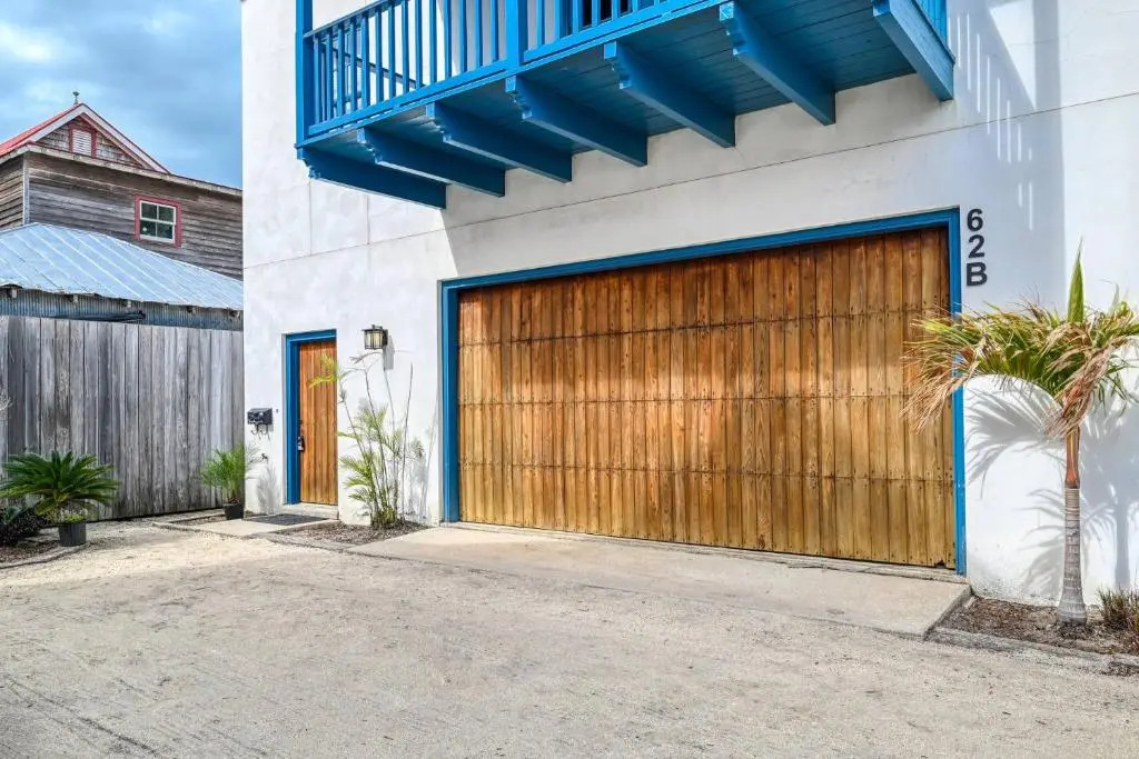 62 Hypolita Carriage House