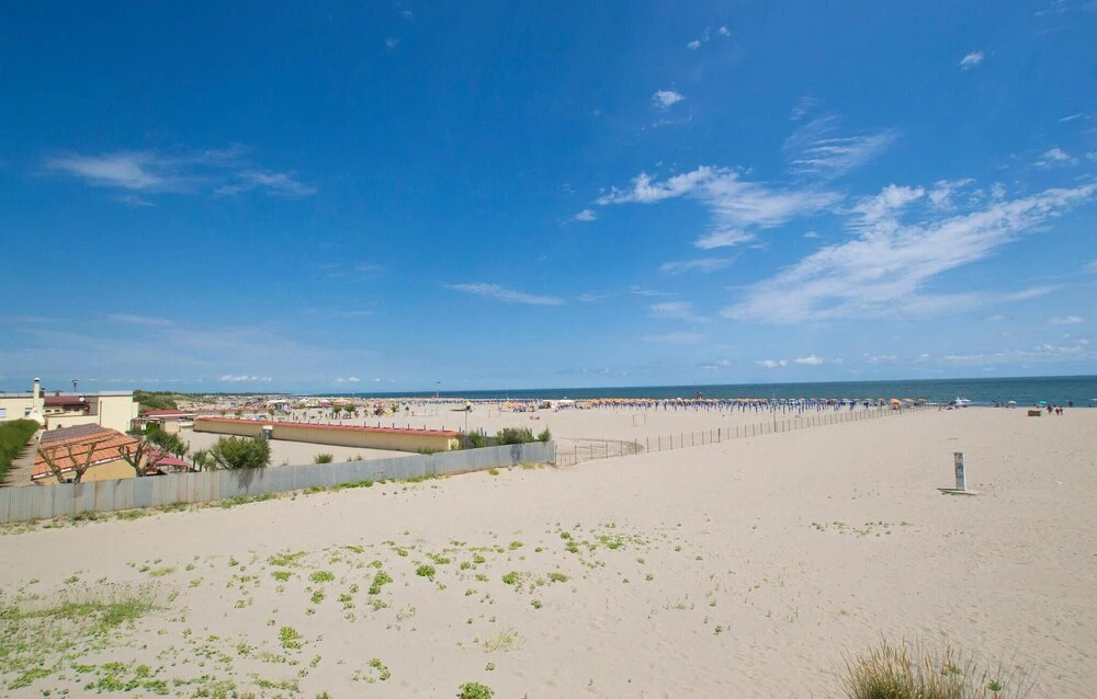 Awesome Apartment in Rosolina Mare With Outdoor Swimming Pool, Wifi and 2 Bedrooms