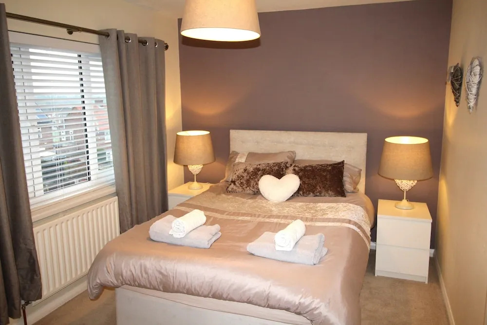 3 Bed House - Sleeps 6 - Fully Refurbished