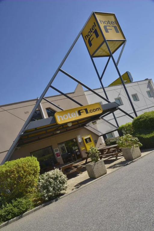 ENZO HOTELS GREEN proximité ZENITH D AUVERGNE Ex F1 FORMULE 1 CLERMONT FERRAND ISSOIRE COUDES