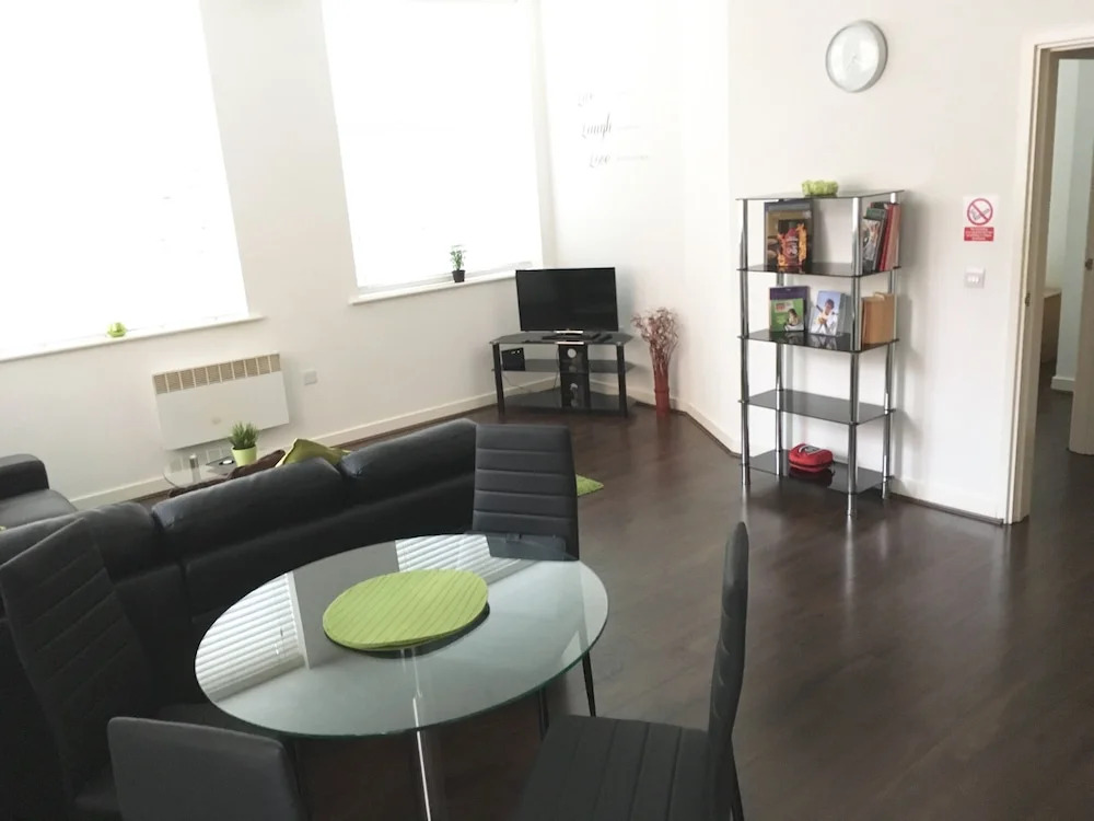 2bed Apt -king Bed -free Parking - Family Friendly