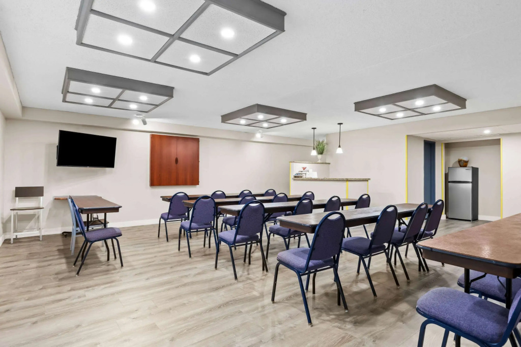 Days Inn & Suites by Wyndham Mesa Near Phoenix