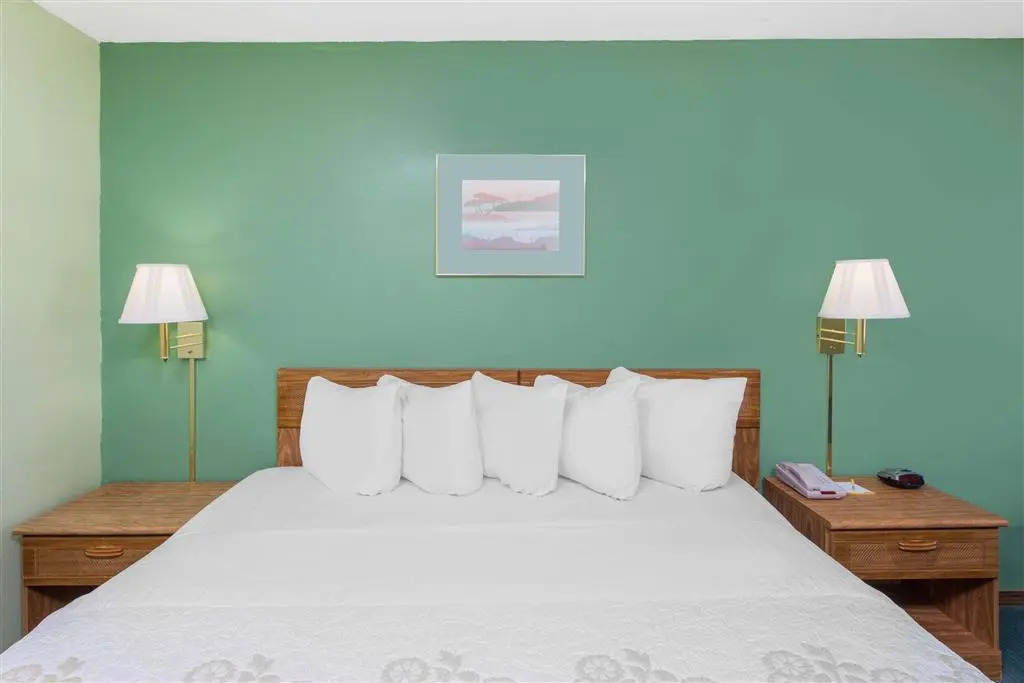 Days Inn by Wyndham Mountain Grove