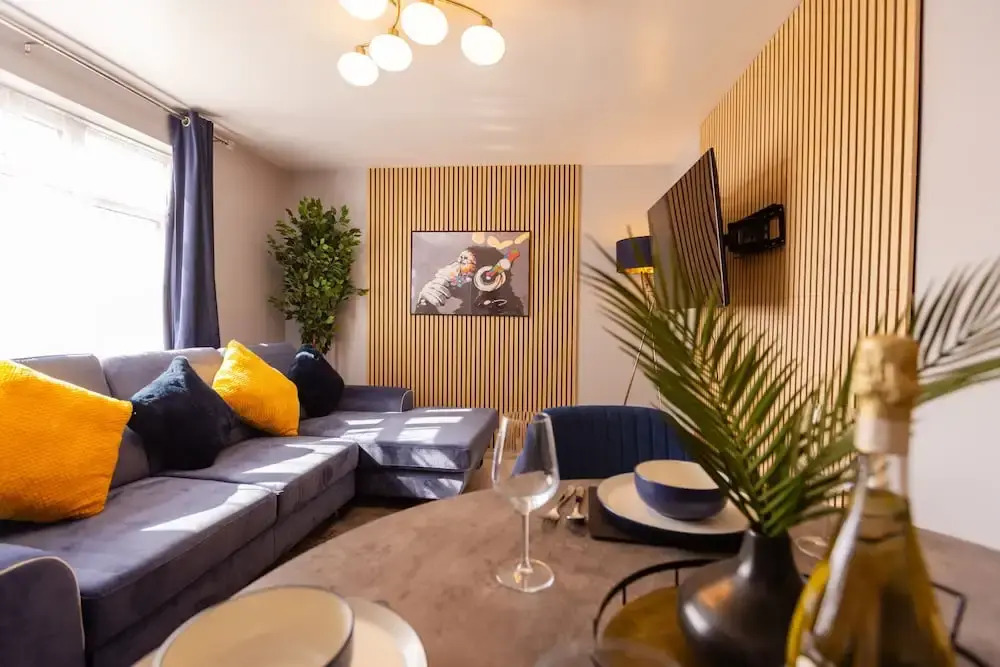 House - Sleeps 8 - Parking - Garden