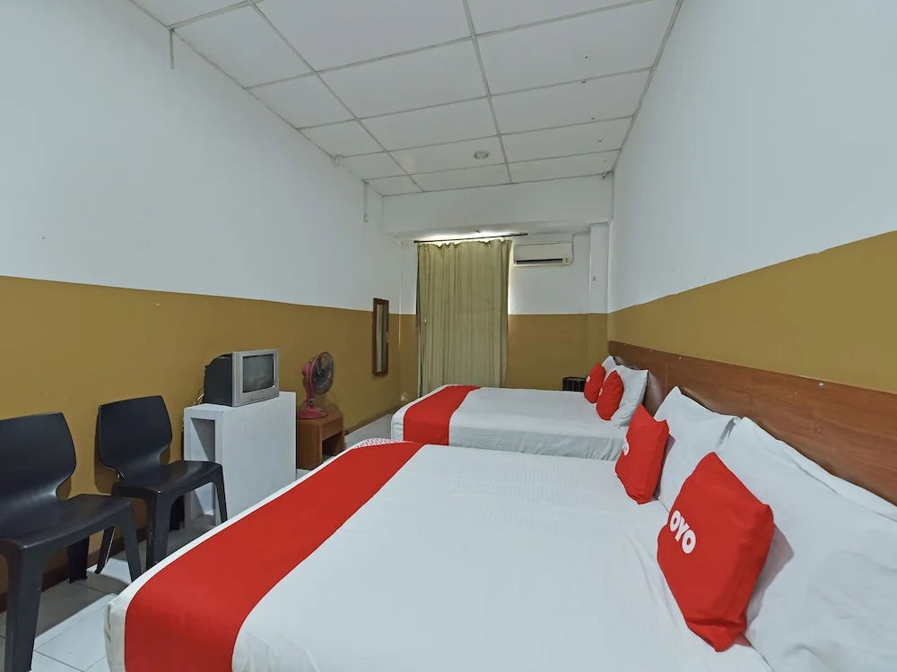 OYO 90794 Maple Hotel