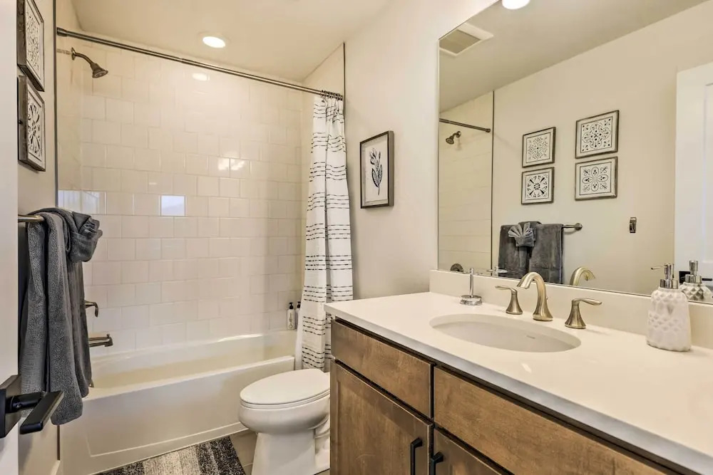 Furnished Deck & Hot Tub: Chic Granby Home!