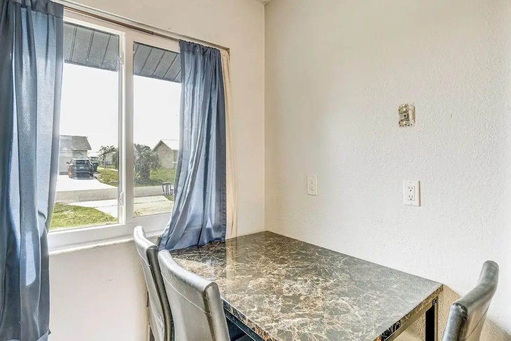 5 Mi to Beach: Pet-friendly Port Charlotte Home