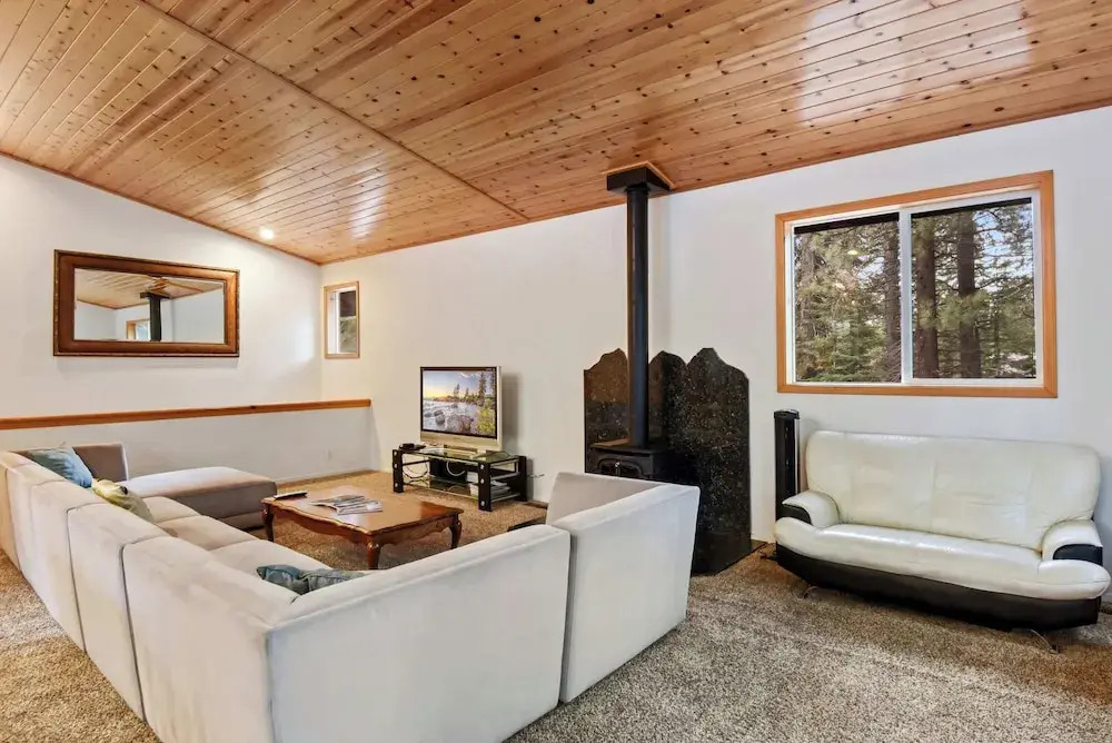 Truckee Pines Retreat Game Room & Forest Views