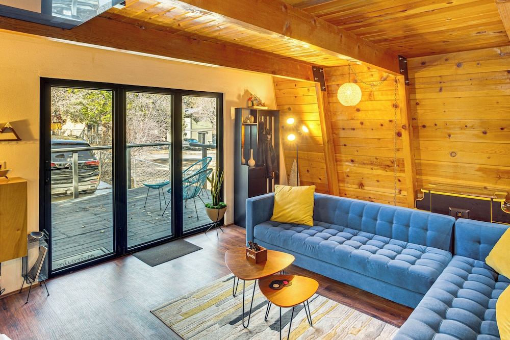 7 Mi to Bear Mountain Ski Resort: Home w/ Hot Tub