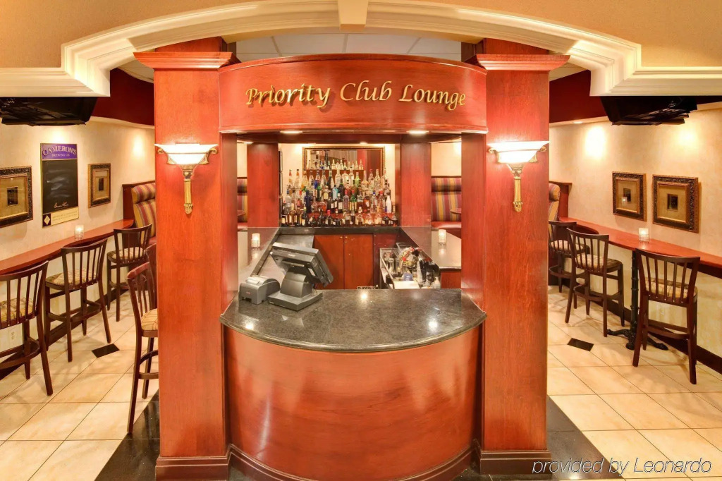 Holiday Inn & Suites Oakville at Bronte by IHG