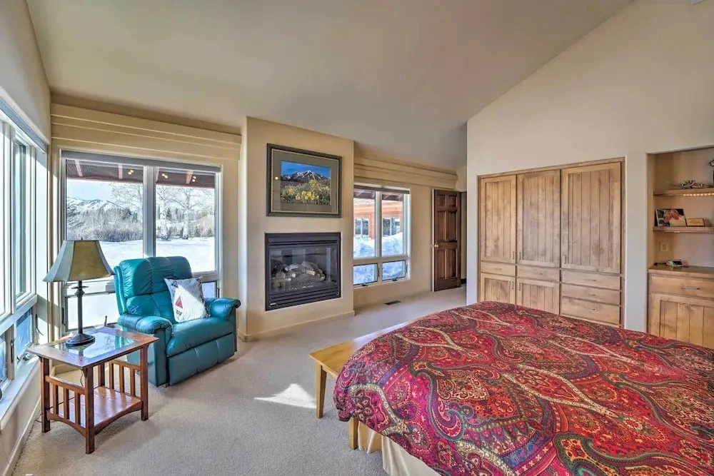 Unique Mountain Escape w/ 2 Decks < 2 Mi to Skiing